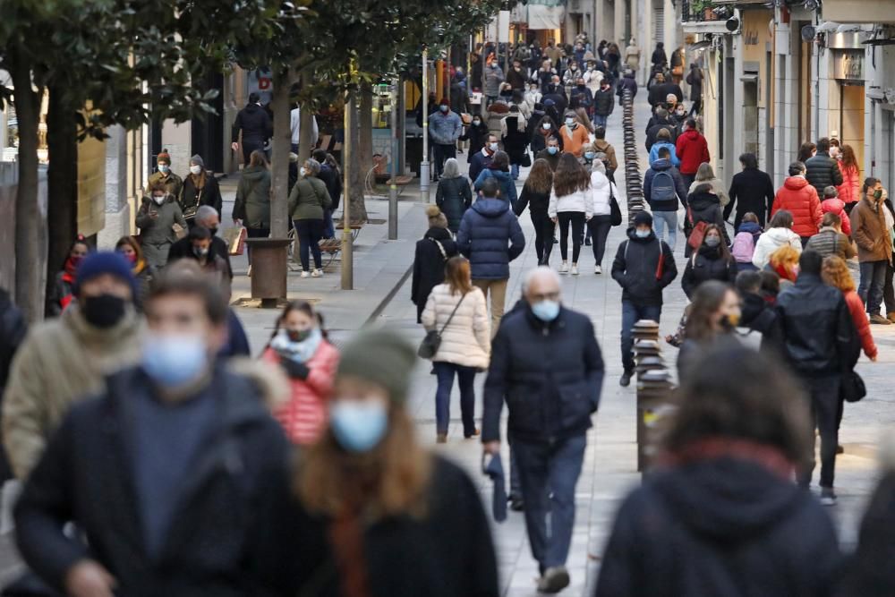 Col·lapse de vehicles i ciutadans a la ciutat de Girona