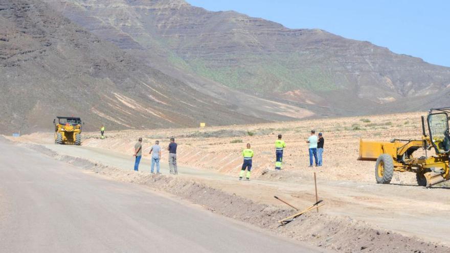 El Cabildo testa un producto ecológico para el camino de Morro  a Cofete y El Puertito