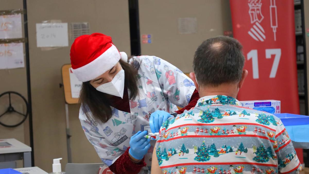 Vacunación contra la gripe y el covid en la antigua caja de reclutas de Castelló.