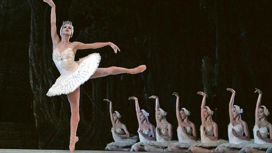 Viengsay Valdés en el rol Odette-Odile de &quot;El lago de los cisnes&quot;.