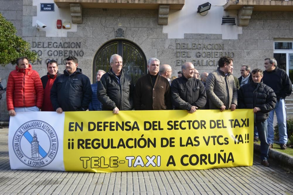 Taxistas de la ciudad marchan en caravana por A Coruña dentro de una jornada de protestas del sector del taxi contra los vehículos de transporte colectivo