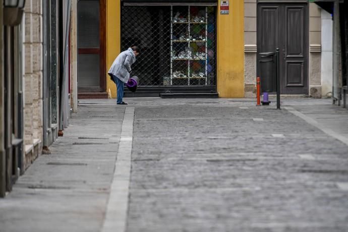 25-03-20 LAS PALMAS DE GRAN CANARIA. CIUDAD. LAS PALMAS DE GRAN CANARIA. Recorrido por la ciudad para vera su desolación.   Fotos: Juan Castro.  | 25/03/2020 | Fotógrafo: Juan Carlos Castro