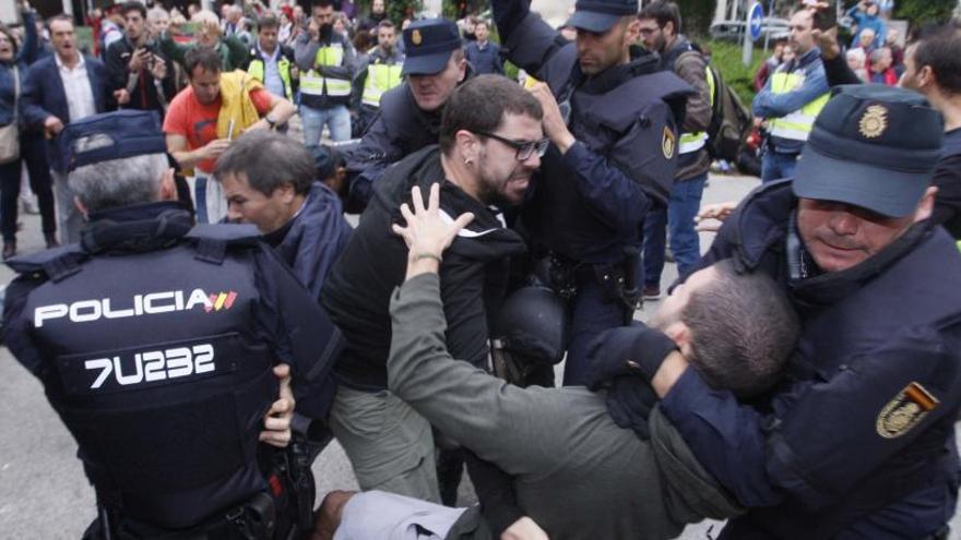 VÍDEOS | Les càrregues de la policia nacional i la Guàrdia Civil a Girona