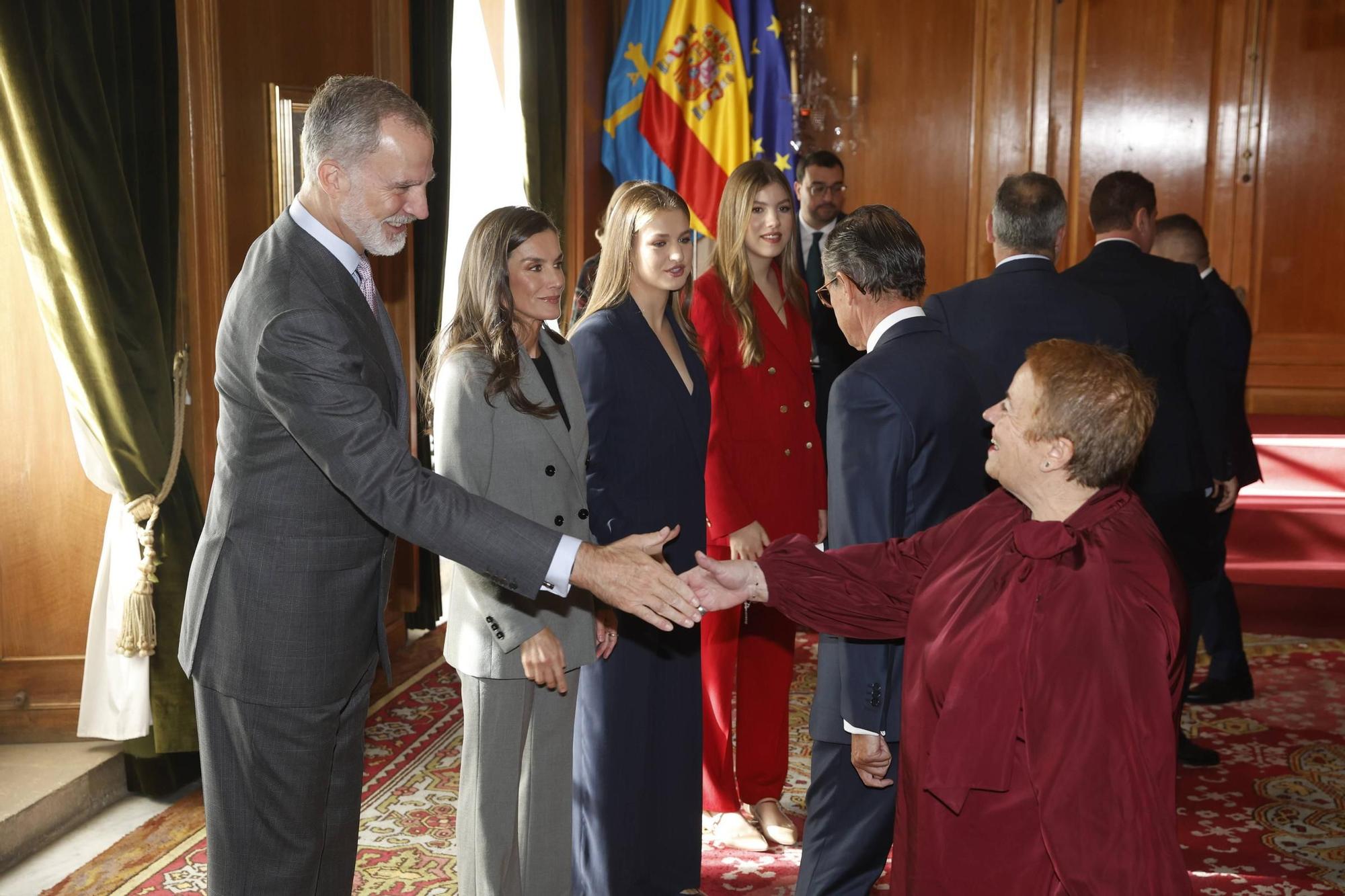 EN IMÁGENES: Así ha sido el encuentro de Familia Real con los premiados con las Medallas de Asturias 2025 y personas declaradas hijos predilectos y adoptivos de Oviedo