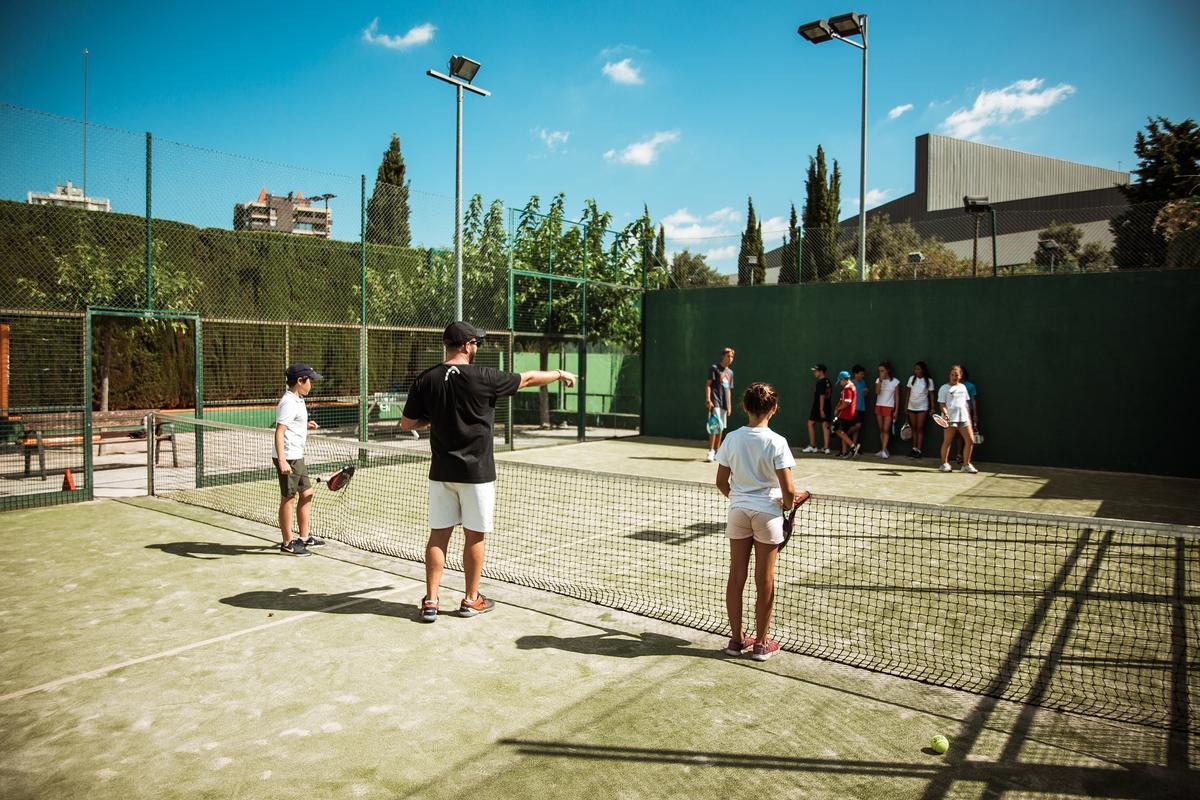 Este verano tus hijos pueden divertirse con la raqueta.
