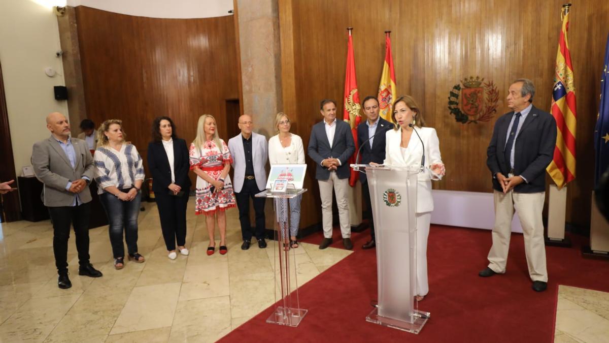La alcaldesa de zaragoza, Natalia Chueca, ofreciendo un discurso en la presentación de la ciudad para ser la Capitalidad Europea del Deporte 2026