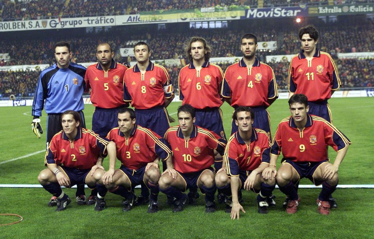 La alineación titular de la selección española en el amistoso contra Brasil de 1999.