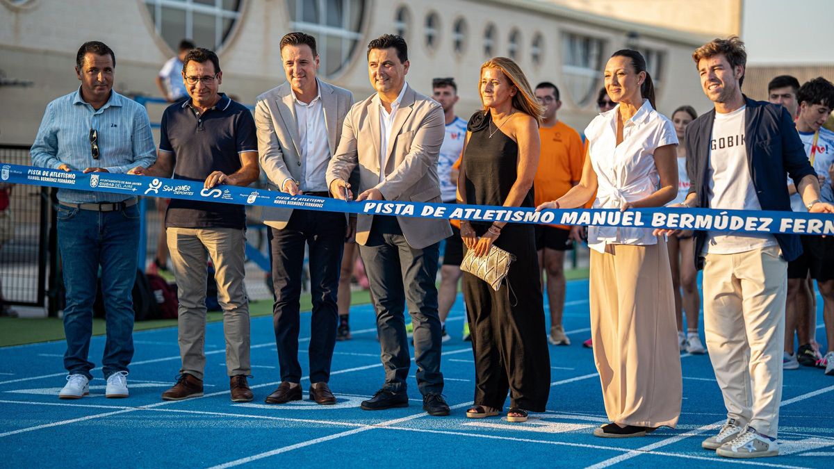 Acto de inauguración de la renovada pista de atletismo de San Javier.