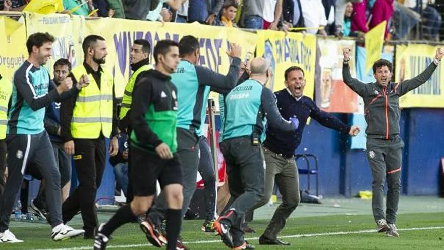 El banquillo del Villarreal celebró la salvación por todo lo alto.