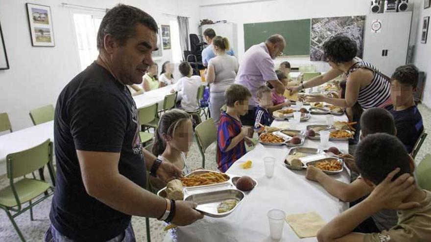 La Junta abrirá 18 comedores escolares para atender hasta 2.500 niños y jóvenes