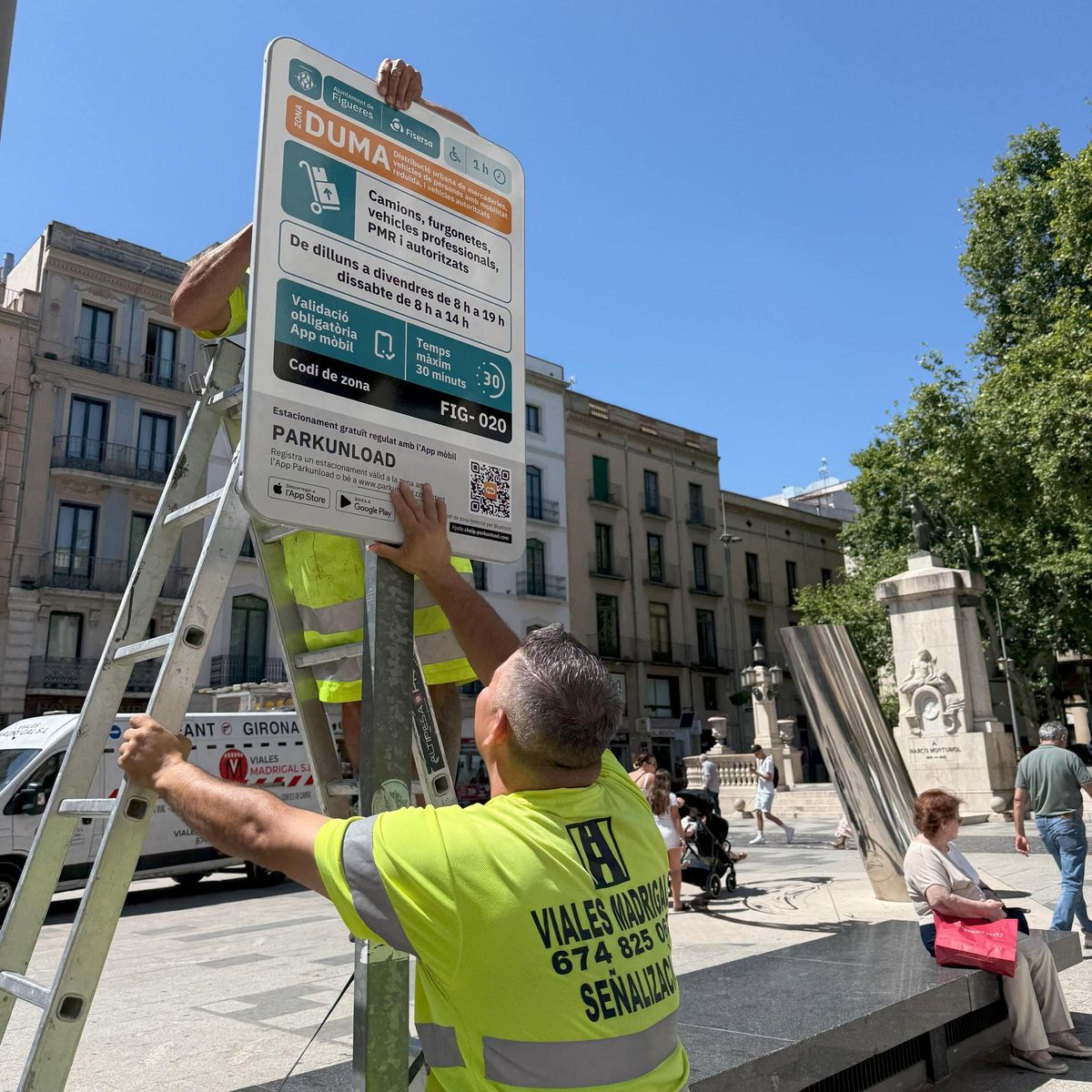 La senyalització de les zones per a càrrega i descàrrega.