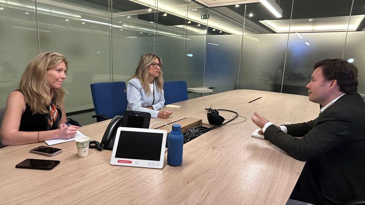 Mar Vaquero, segunda por la izquierda, durante el encuentro con la Comisaría para Startups, Investigación e Innovación.