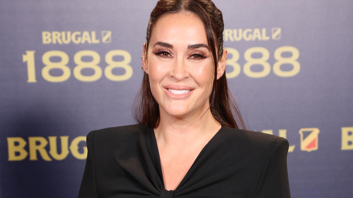 Vicky Martín Berrocal se atreve con el armario de su hija, Alba Díaz: ¡un vestido midi y denim!