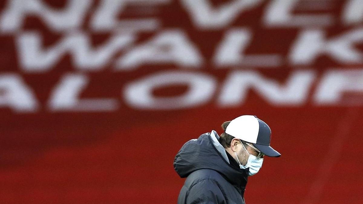 Jürgen Klopp, abatido tras la derrota en el derbi contra el Everton