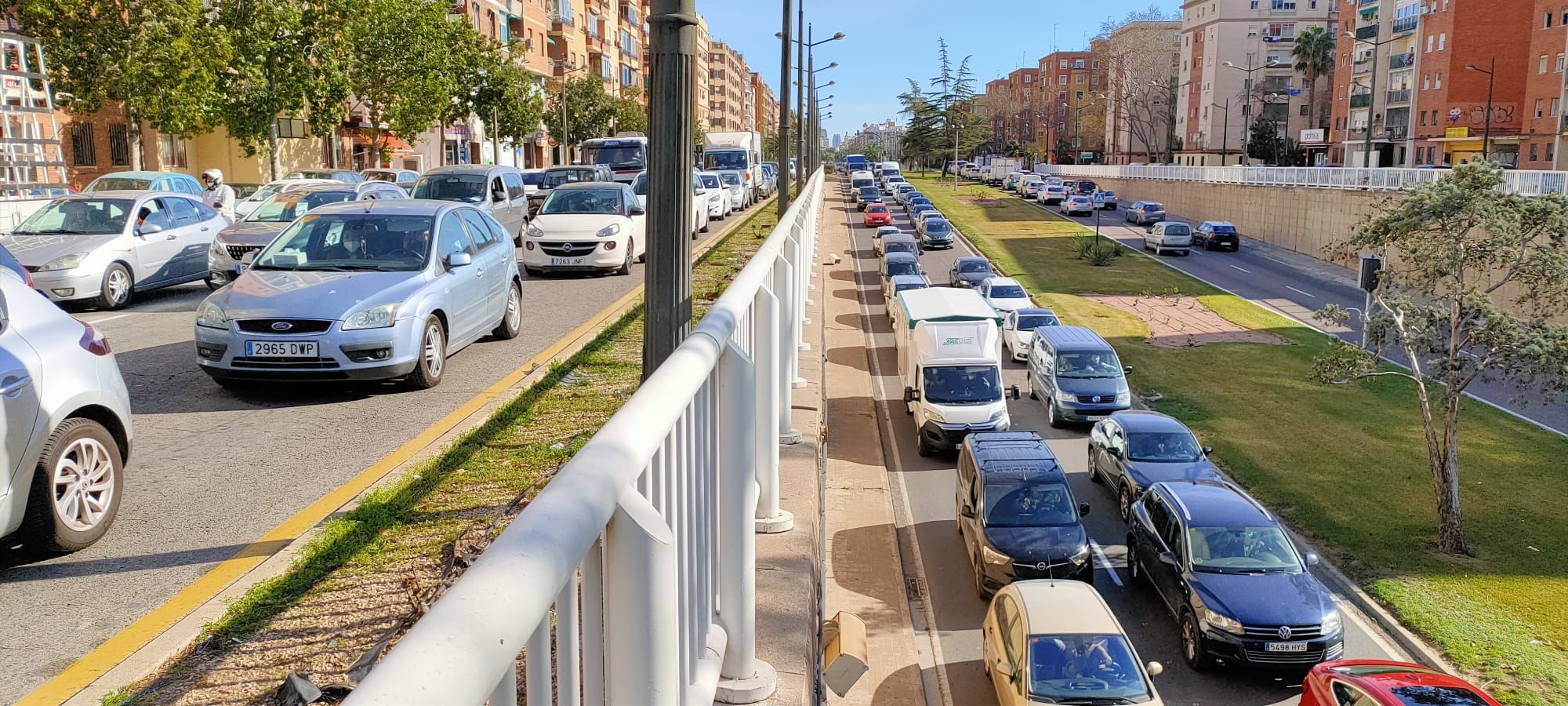 Cierre perimetral de Valencia: atascos en las salidas de València