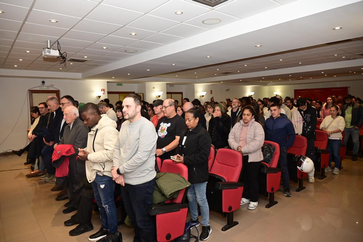 Charla sobre la regularización extraordinaria en Castellón