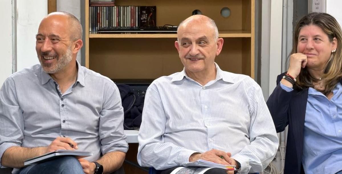 L'alcalde Aloy i els regidors Sixto i Romero, a la visita a cal Gravat
