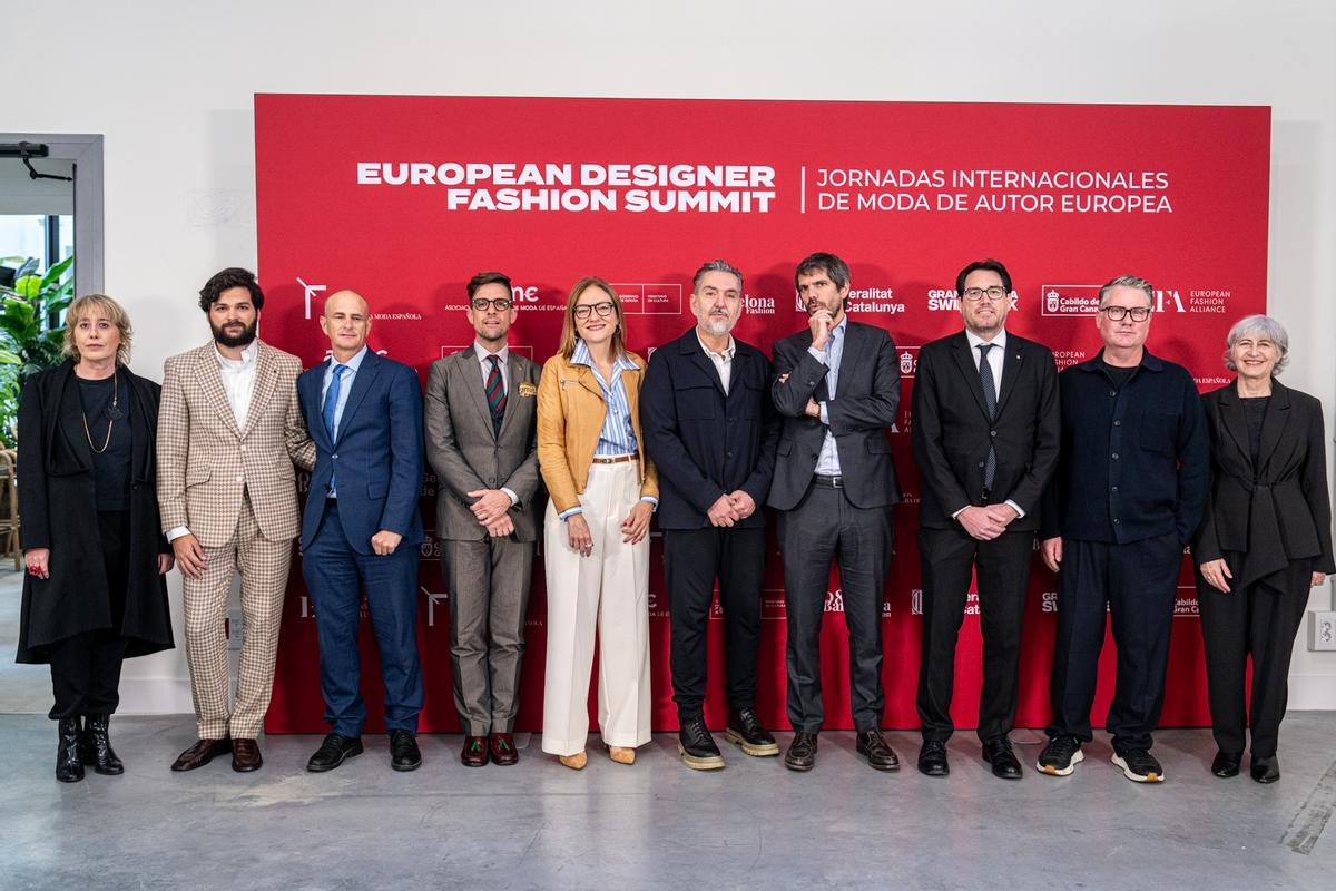 Marta Coca, Sergio Alvarez, David Pino, Moisés Rodríguez, Marta Angerri, Juan Duyos, Ernest Urtasun, Jaume Baró, Scott Lipinskiy Pepa Bueno, en la inauguración de las jornadas.