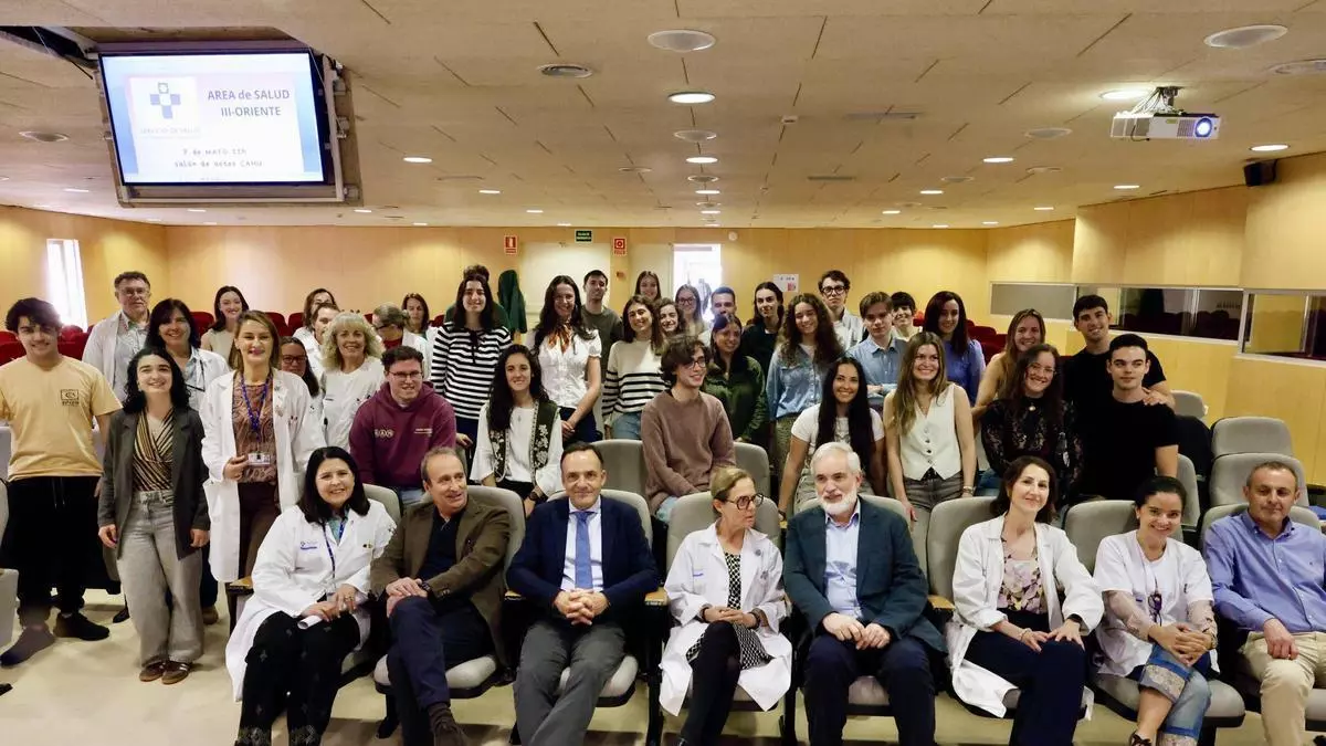 El Hospital de Cabueñes aplaude el trabajo de los 82 estudiantes que culminan su rotatorio clínico: "Nos despedimos con gratitud y nostalgia"