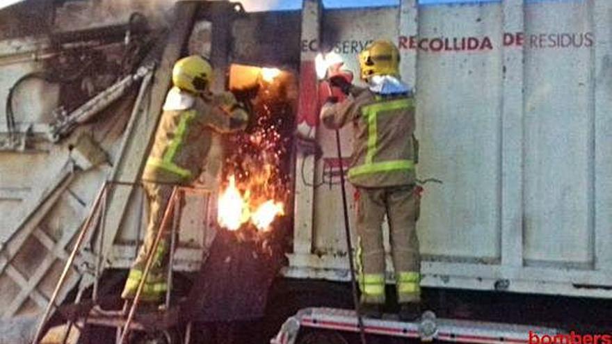 Crema un camió d&#039;escombraries a Figueres
