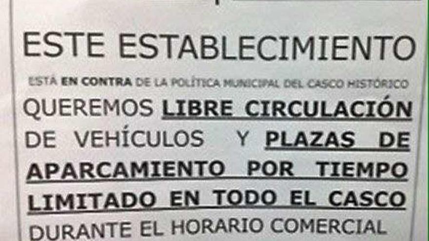 Esquela que han instalado algunos comerciantes a la entrada de sus locales.