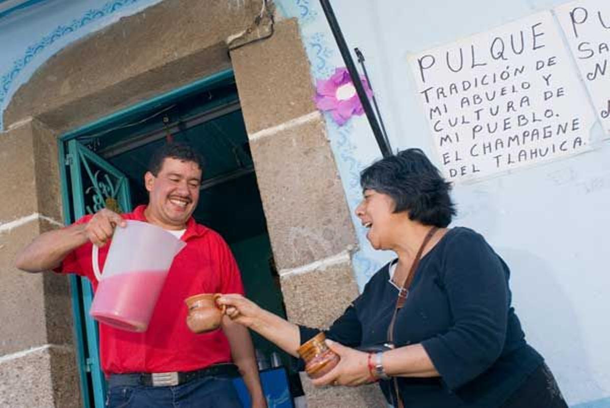 Degustación de pulque, una bebida prehispánica con propiedades energéticas.