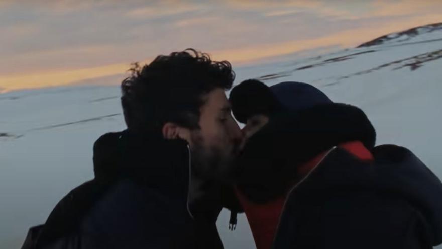 El romántico videoclip, con beso incluido, con el que Aitana y Sebastián Yatra confirman su relación: así suena &#039;Akureyri&#039;