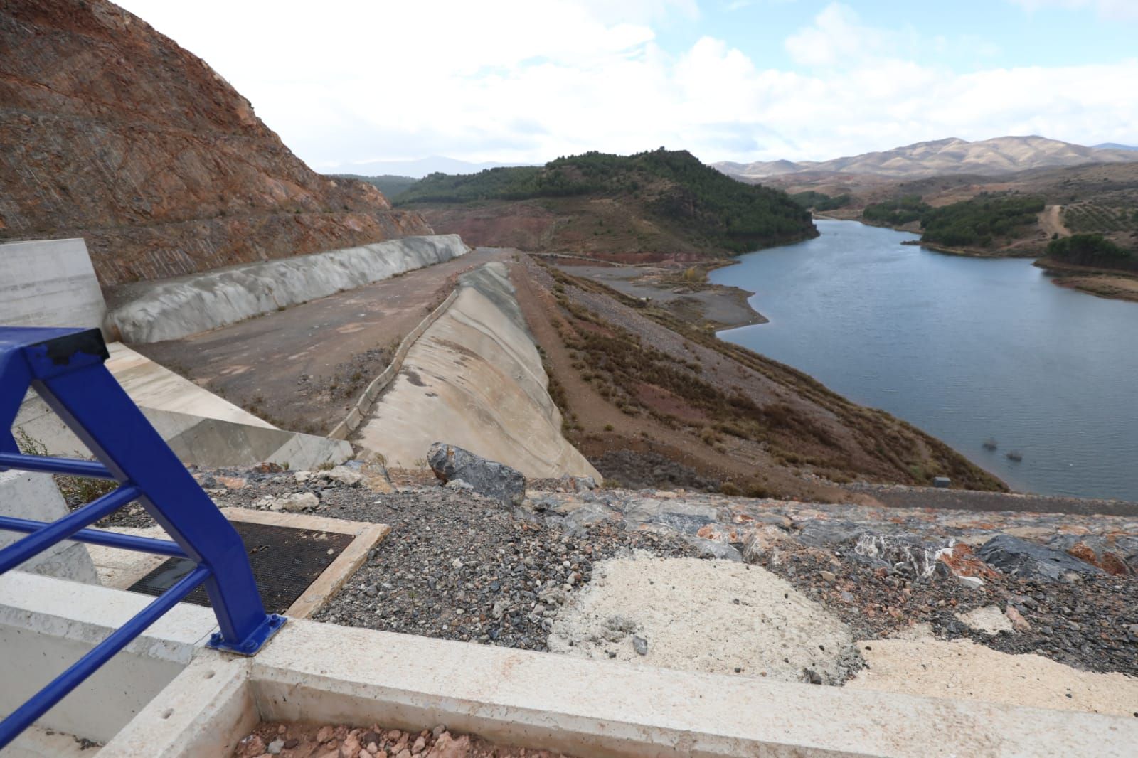 FOTOGALERÍA | Visita de Lambán y María Dolores Pascual al embalse de Mularroya