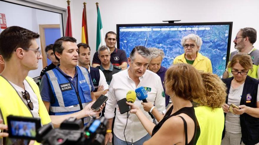 El incendio de Cerro Muriano en Córdoba obliga a desalojar a 100 vecinos