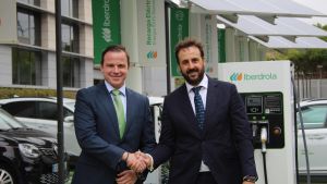 Luis Buil, director de Smart Solutions de Iberdrola y Ginés Ángel García, presidente de A3E.