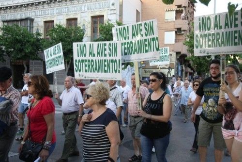 Manifestación en Murcia a favor del soterramiento de las vías del tren