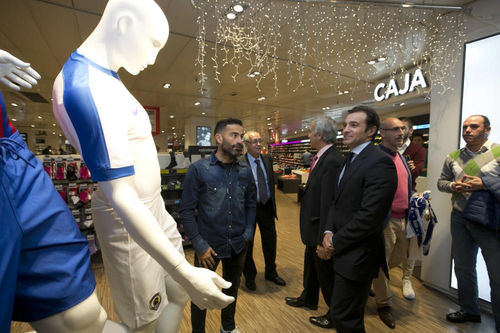 Reunión de los héroes blanquiazules del Camp Nou