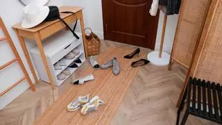 Adiós a perder espacio con un mueble zapatero: Lidl tiene la opción ideal para colgarlos ordenados por menos de 5 euros
