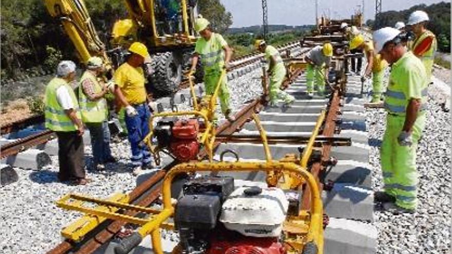 Obres en la línia d&#039;alta velocitat al seu pas per Pontós.