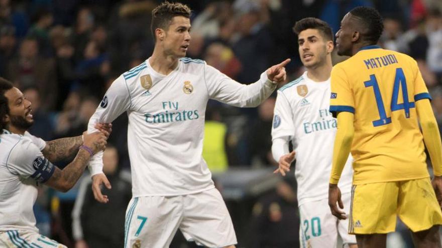 Cristiano discute con Matuidi antes de lanzar el penalti.