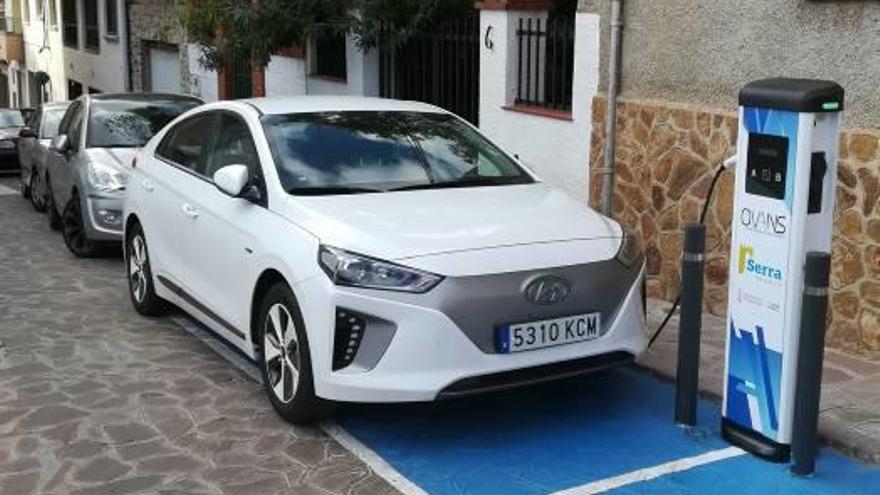 Serra implanta el primer punto de recarga eléctrica de coches en un parque natural