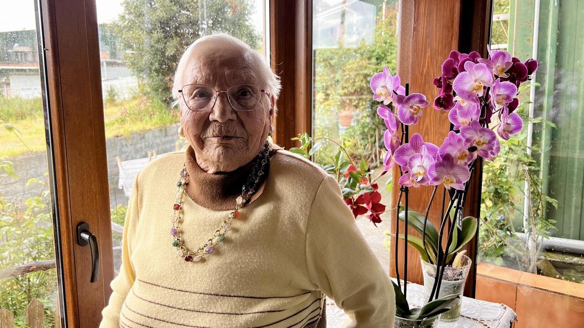 Josefina Santalla vive desde hace más de seis décadas en Posada de Llanera, lugar en el que ha formado una familia.