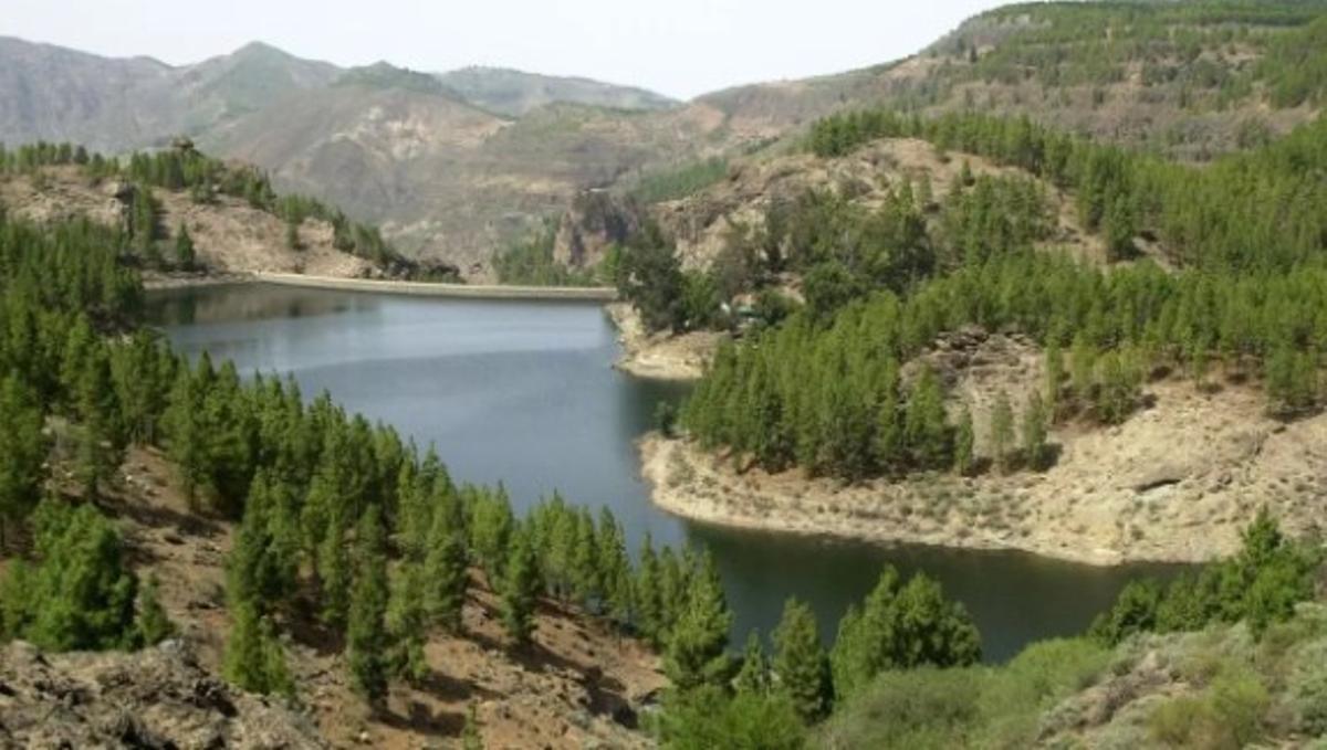 Presa de la Cumbre o de Los Hornos, en el municipio de Tejeda. | |