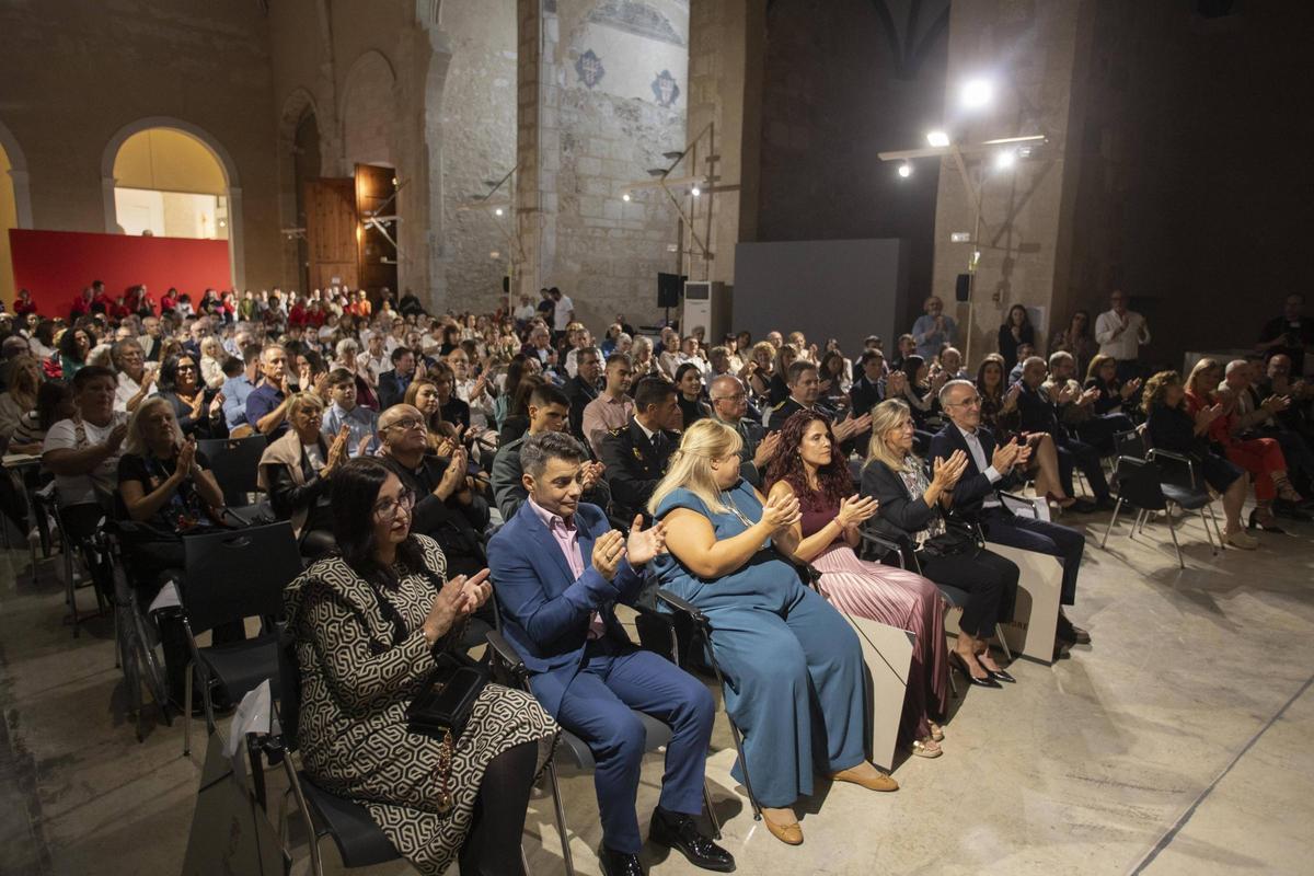El Espai Cultural Sant Domènec lleno durante el acto del 9 d'Octubre en Xàtiva.