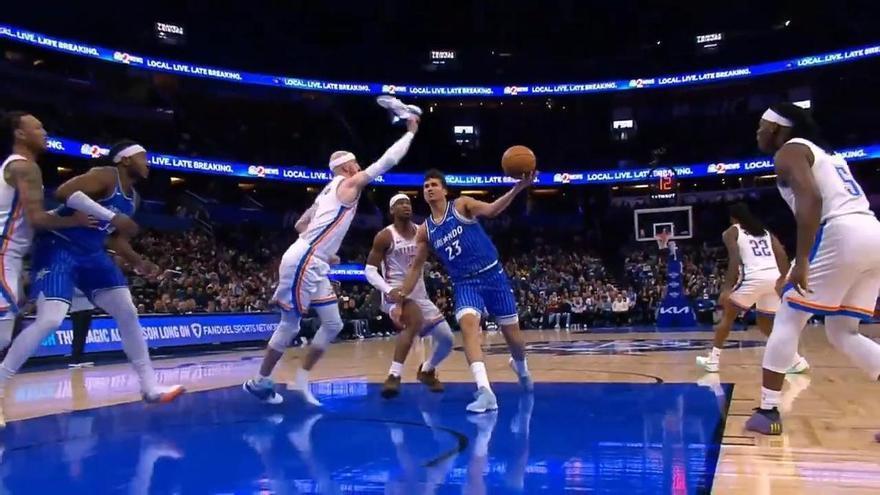 El curioso bloqueo de Alex Caruso