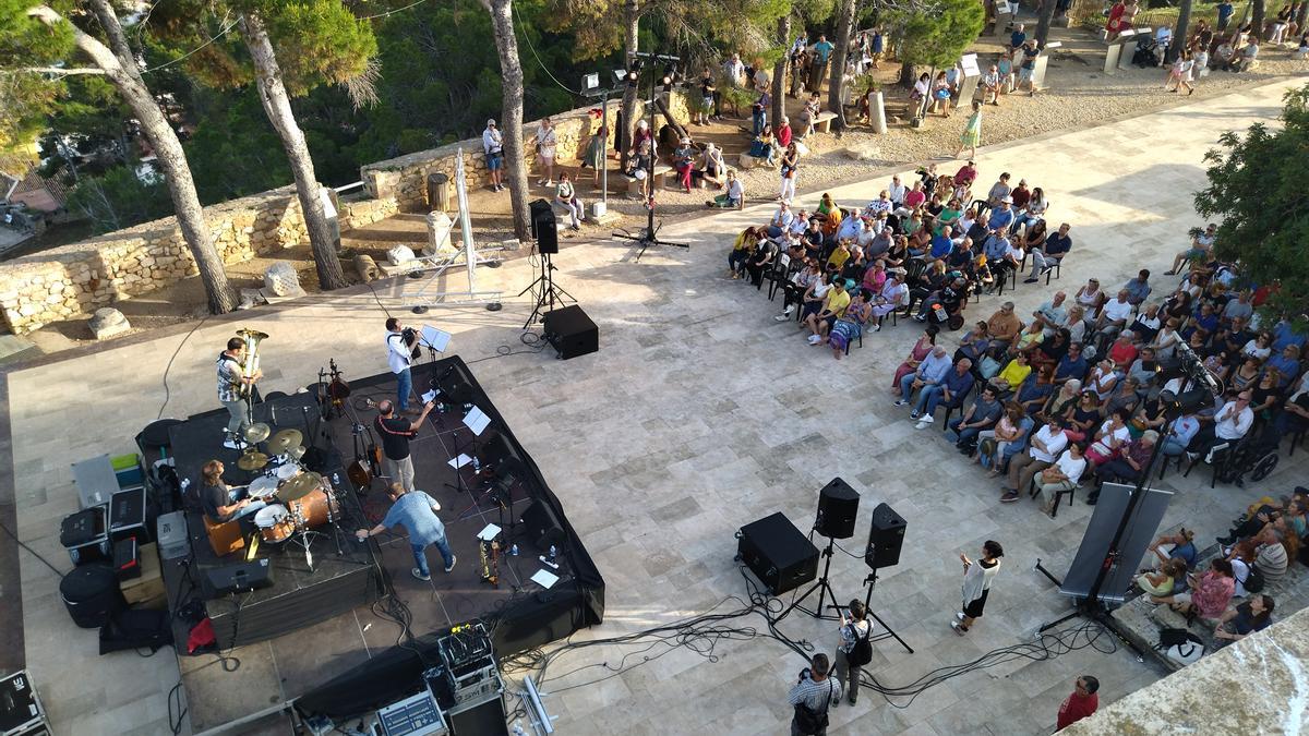 Urbàlia Rurana ha ofrecido un concierto en la presentación del 30 aniversario de Música al Castell