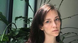La escritora Catherine Lacey, autora de El libro moebius.