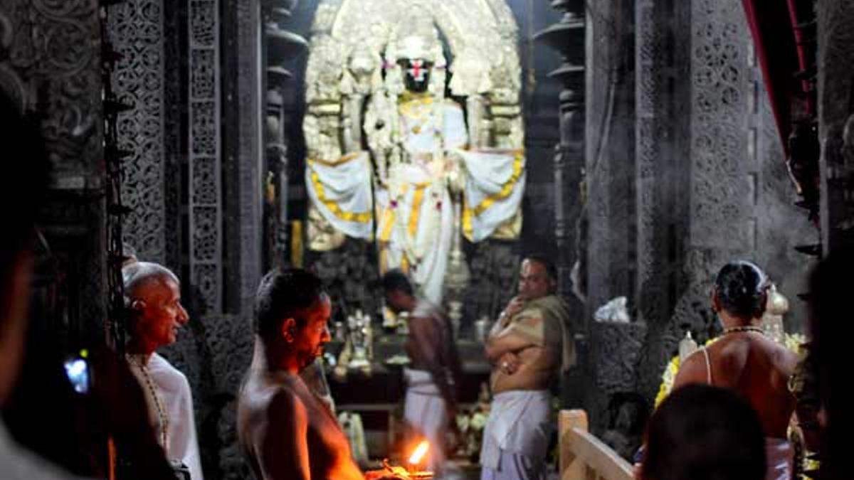 Templo Chennakesava, Bello Vishnu, Pueblo de Belur.