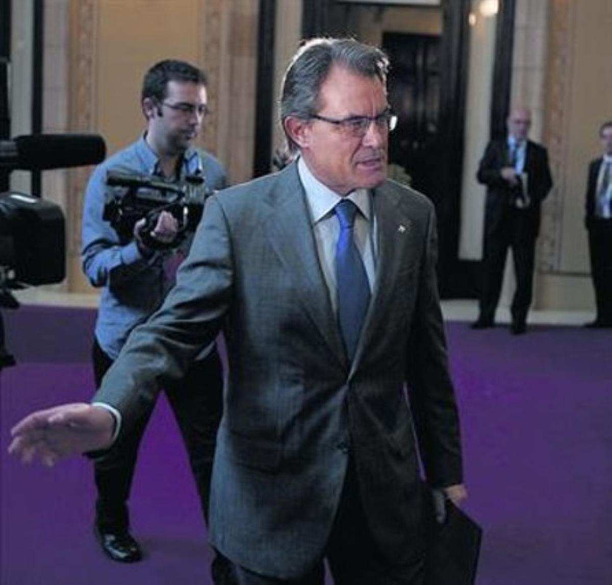 Artur Mas, ahir, poc abans de la sessió de control del Parlament.