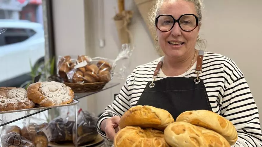 Roscas en vez de rosas por San Xurde: la nueva tradición asturiana que triunfa en el Día del Libro