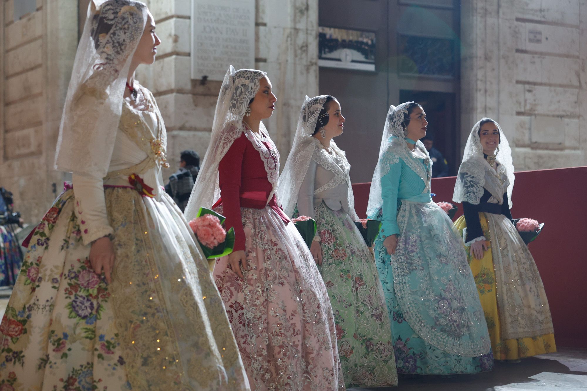 Todas las fotos de la Ofrenda del 17 de marzo entre las 23 y las 00 horas por la calle San Vicente