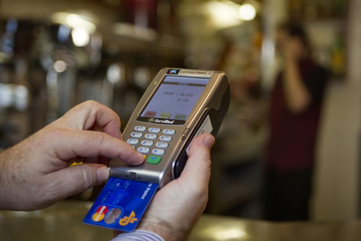 L’OCU avisa: així actuen els ciberdelinqüents que buiden comptes bancaris sense robar la  targeta