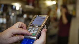 L’OCU avisa: així actuen els ciberdelinqüents que buiden comptes bancaris sense robar la  targeta