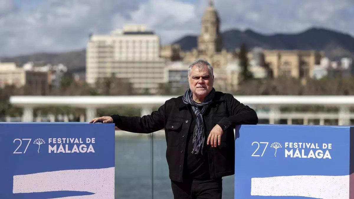 El director Benito Zambrano posa en el photocall de 'El salto', que se presenta este domingo.