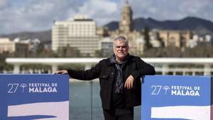 El director Benito Zambrano posa en el photocall de El salto, que se presenta este domingo.